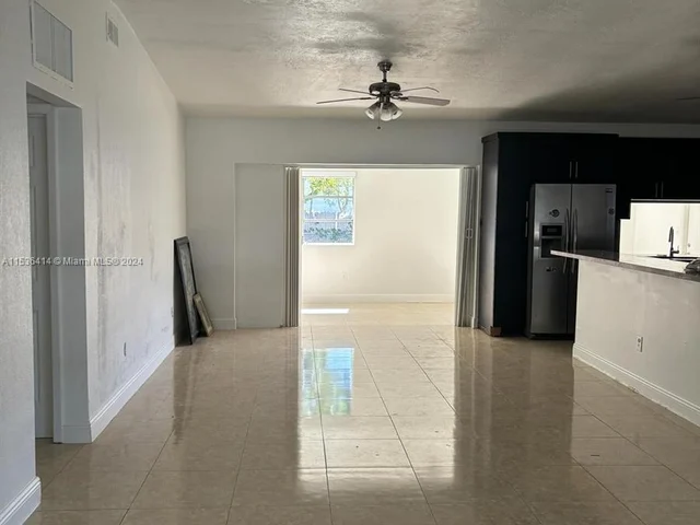 610 NE 177th St # 0, Miami FL 33162