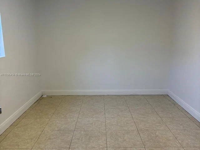 610 NE 177th St # 0, Miami FL 33162