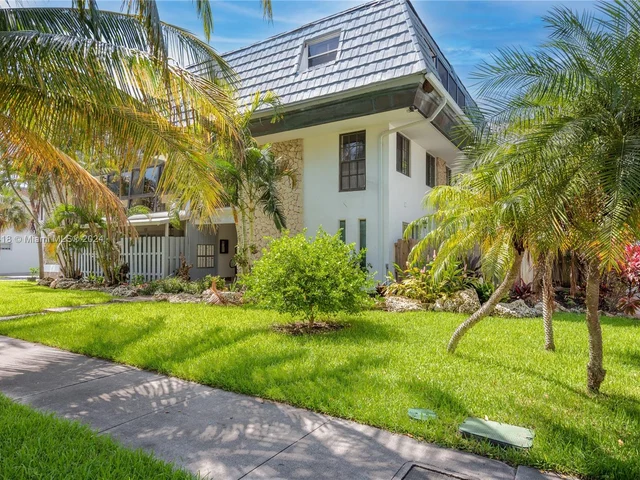 230 Sunrise Dr # 1, Key Biscayne FL 33149