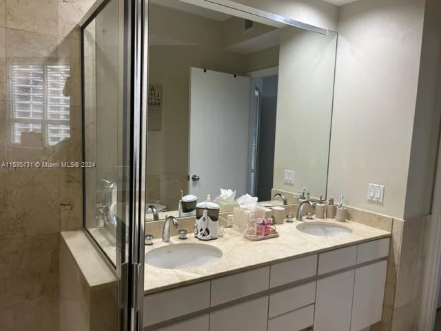 808 Brickell Key Dr # 1807, Miami FL 33131