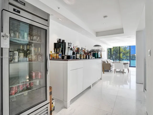 1000 Venetian Way # 101, Miami FL 33139