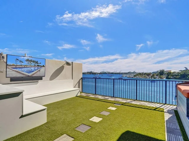 1000 Venetian Way # 101, Miami FL 33139