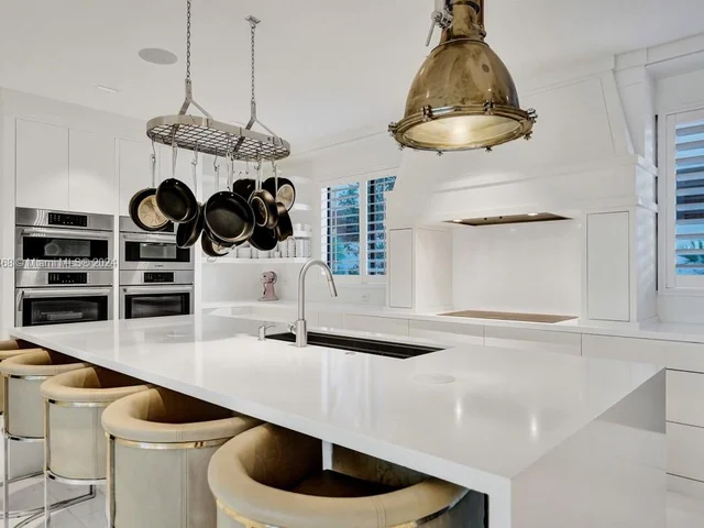 1000 Venetian Way # 101, Miami FL 33139