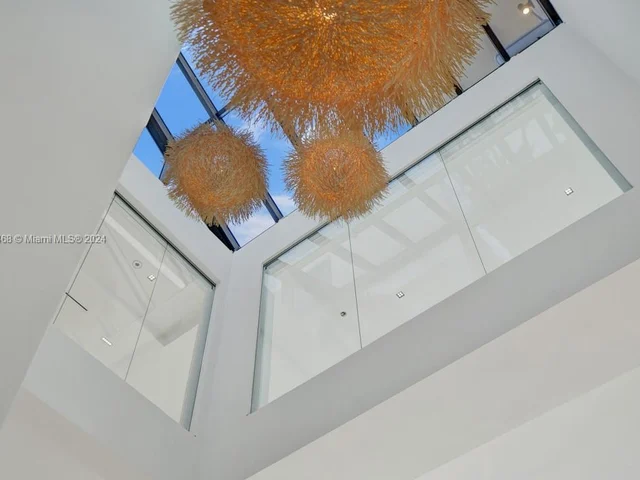 1000 Venetian Way # 101, Miami FL 33139