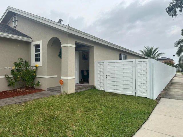 630 NE 5th Ter, Florida City FL 33034