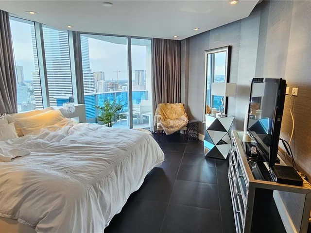 200 Biscayne Boulevard Way # 3602, Miami FL 33131