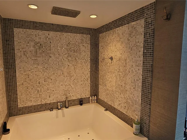 200 Biscayne Boulevard Way # 3602, Miami FL 33131