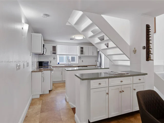 325 Meridian Ave # 5, Miami Beach FL 33139