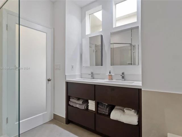 325 Meridian Ave # 5, Miami Beach FL 33139