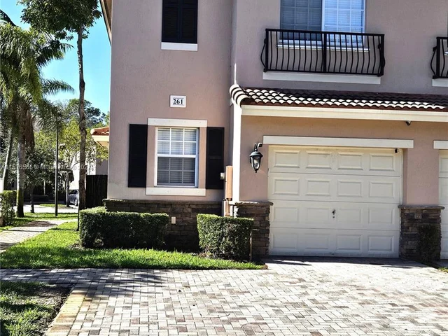 261 Las Brisas Cir # 261, Sunrise FL 33326