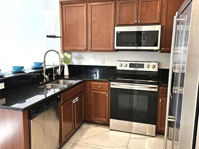 261 Las Brisas Cir # 261, Sunrise FL 33326