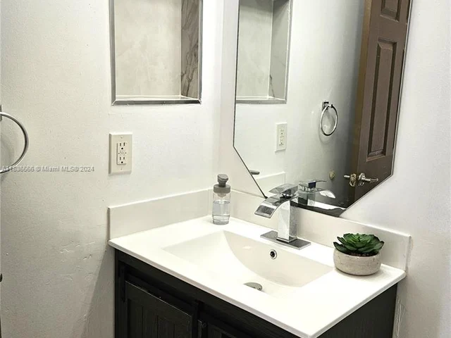 261 Las Brisas Cir # 261, Sunrise FL 33326