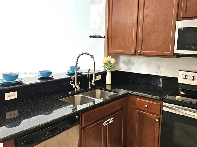 261 Las Brisas Cir # 261, Sunrise FL 33326