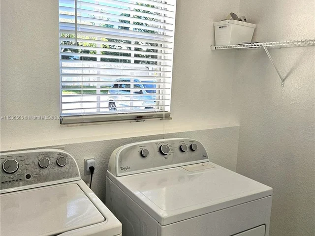 261 Las Brisas Cir # 261, Sunrise FL 33326