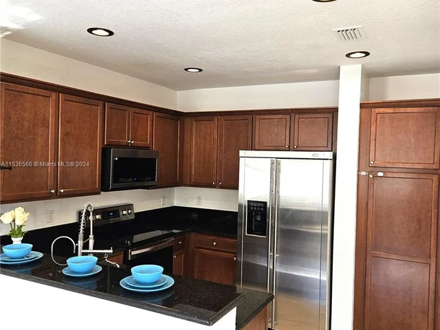 261 Las Brisas Cir # 261, Sunrise FL 33326