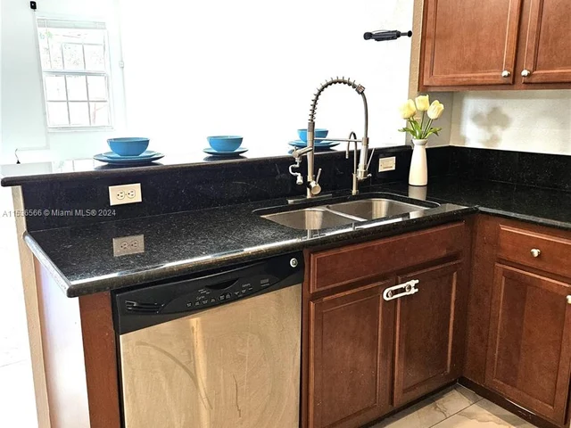 261 Las Brisas Cir # 261, Sunrise FL 33326