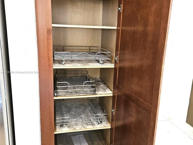 261 Las Brisas Cir # 261, Sunrise FL 33326