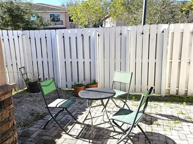 261 Las Brisas Cir # 261, Sunrise FL 33326