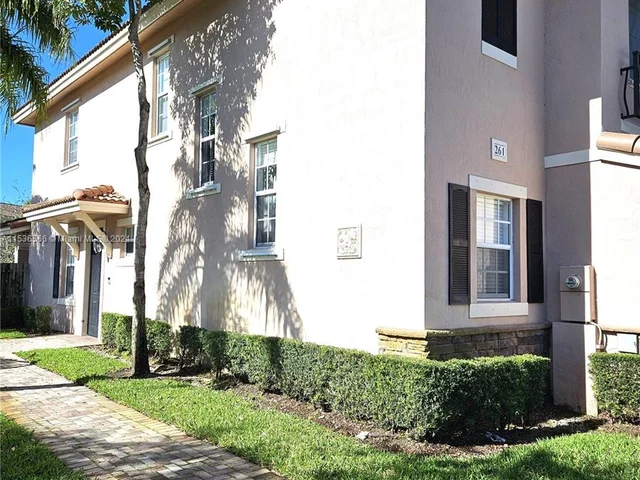 261 Las Brisas Cir # 261, Sunrise FL 33326