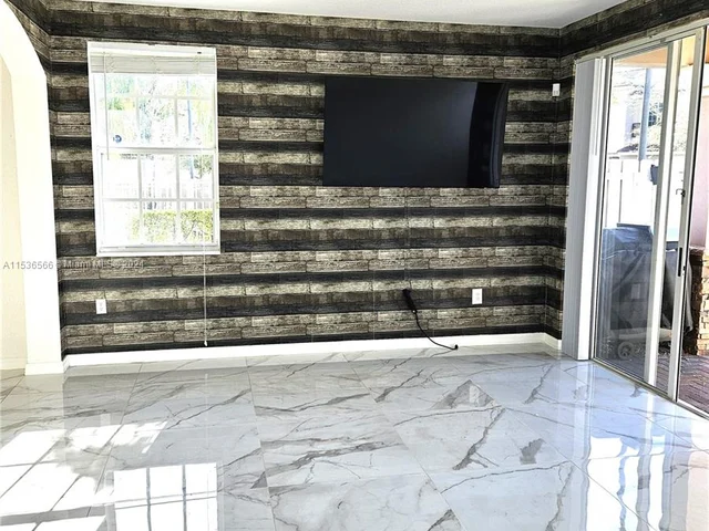 261 Las Brisas Cir # 261, Sunrise FL 33326