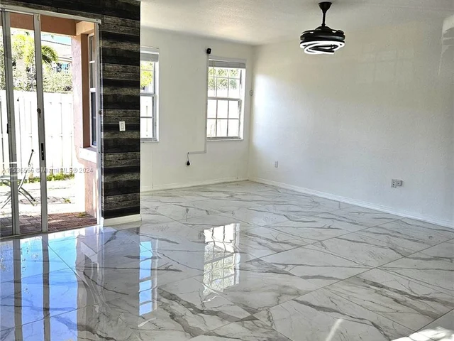 261 Las Brisas Cir # 261, Sunrise FL 33326