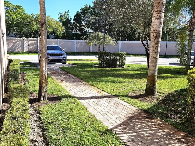 261 Las Brisas Cir # 261, Sunrise FL 33326