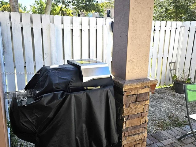 261 Las Brisas Cir # 261, Sunrise FL 33326