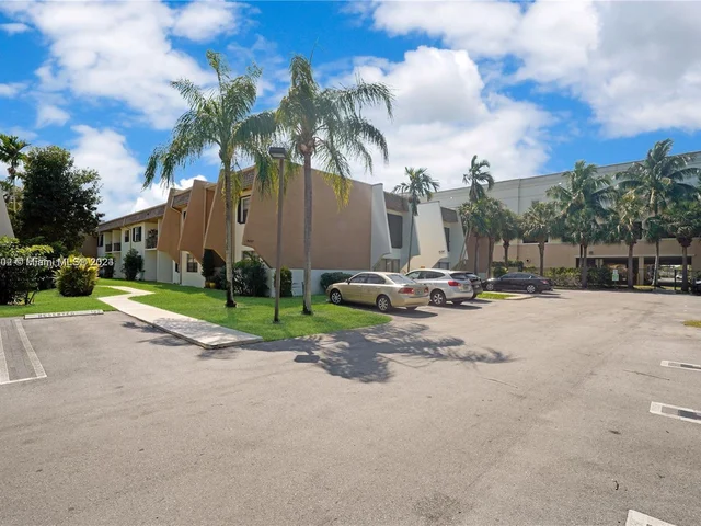 8277 SW 128th St # 203, Pinecrest FL 33156