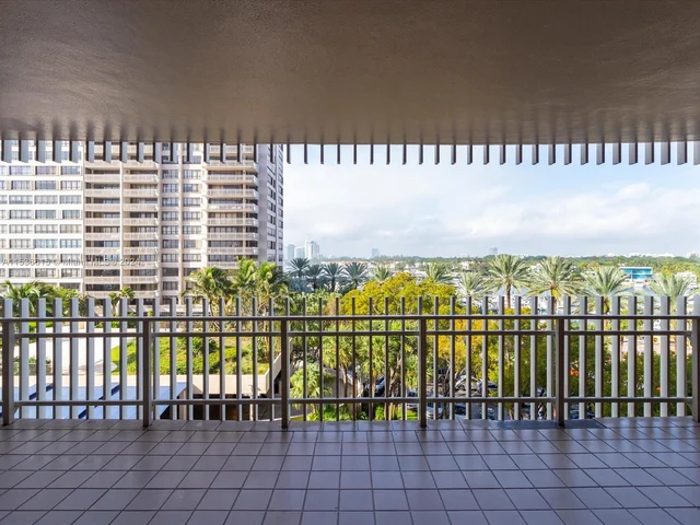 3 Grove Isle Dr # C506, Miami FL 33133