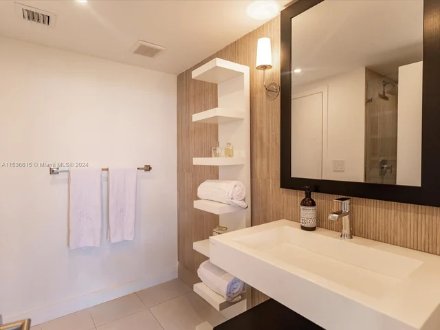 3 Grove Isle Dr # C506, Miami FL 33133