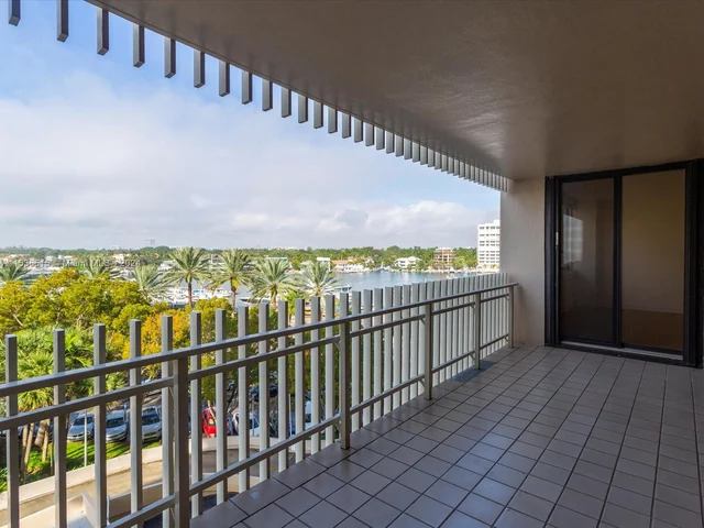 3 Grove Isle Dr # C506, Miami FL 33133