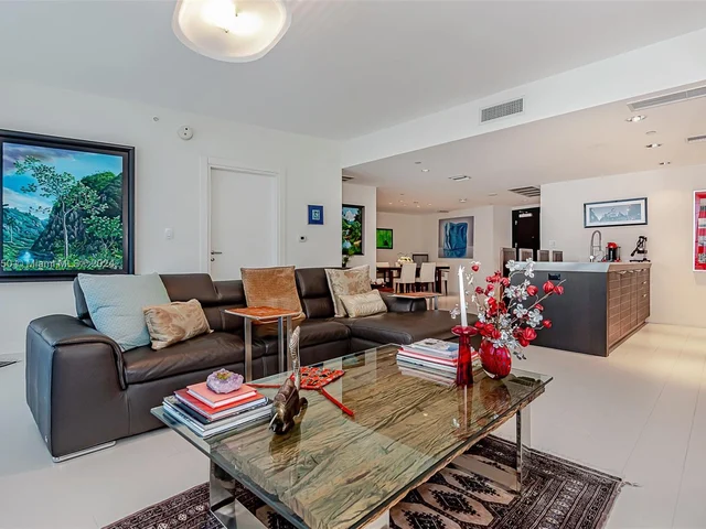 200 Biscayne Boulevard Way # 3907, Miami FL 33131