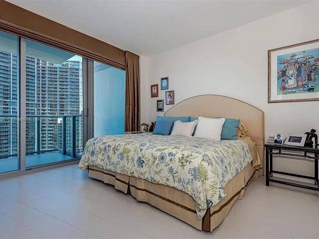 200 Biscayne Boulevard Way # 3907, Miami FL 33131