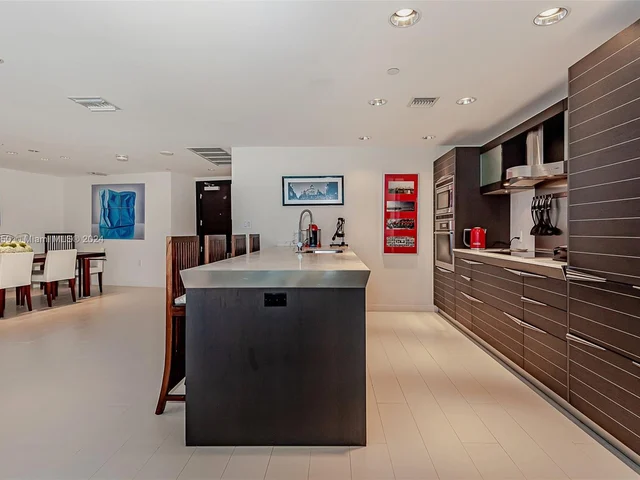 200 Biscayne Boulevard Way # 3907, Miami FL 33131