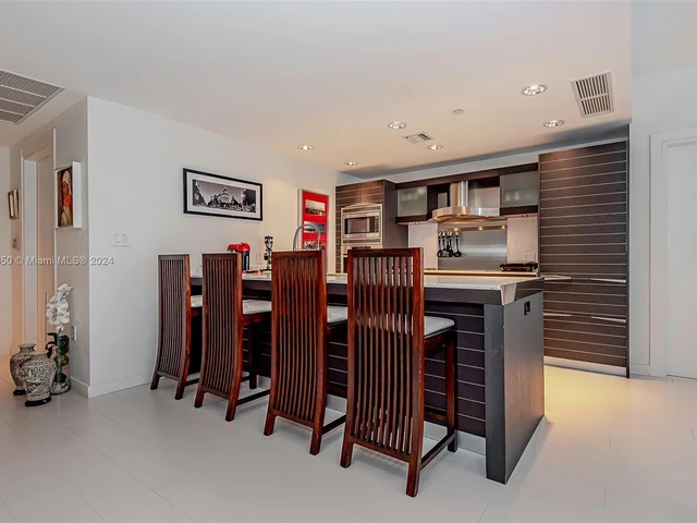 200 Biscayne Boulevard Way # 3907, Miami FL 33131