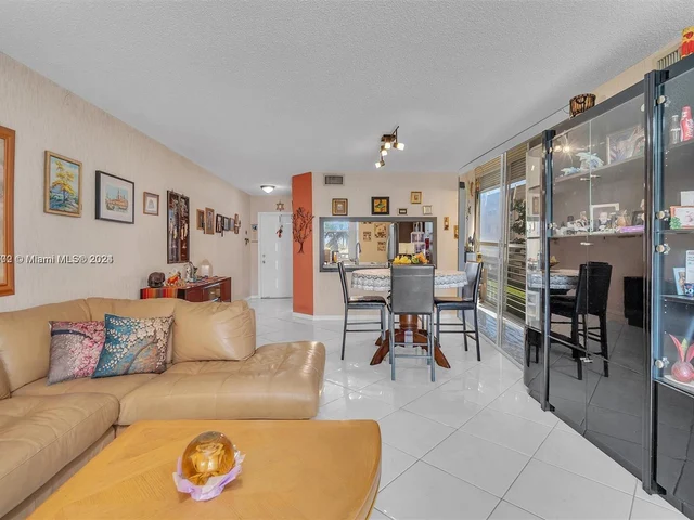 2524 NW 104th Ave # 303, Sunrise FL 33322