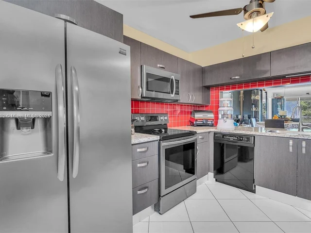 2524 NW 104th Ave # 303, Sunrise FL 33322