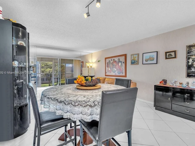 2524 NW 104th Ave # 303, Sunrise FL 33322