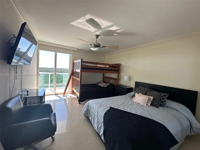 100 Bayview Dr # 917, Sunny Isles Beach FL 33160