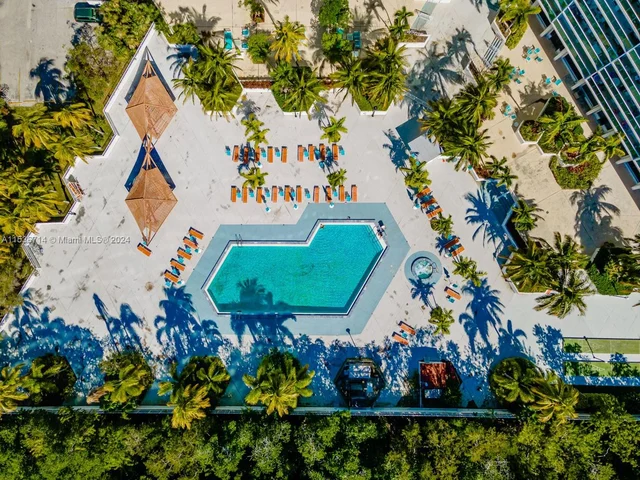 100 Bayview Dr # 917, Sunny Isles Beach FL 33160
