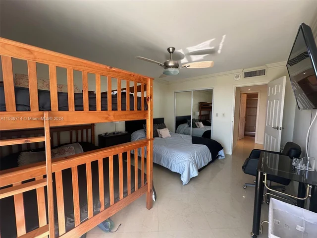 100 Bayview Dr # 917, Sunny Isles Beach FL 33160