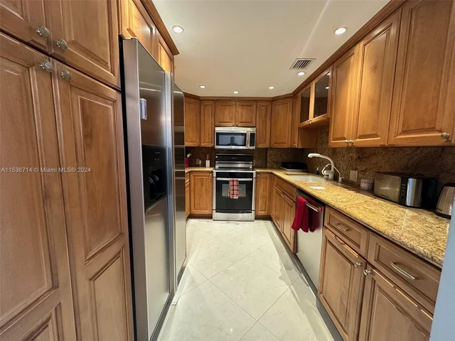 100 Bayview Dr # 917, Sunny Isles Beach FL 33160