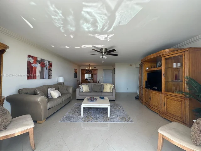 100 Bayview Dr # 917, Sunny Isles Beach FL 33160