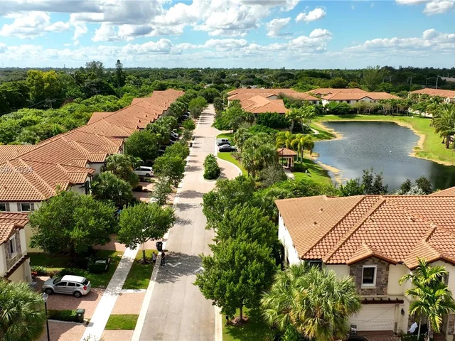 3962 Devenshire Ct, Coconut Creek FL 33073