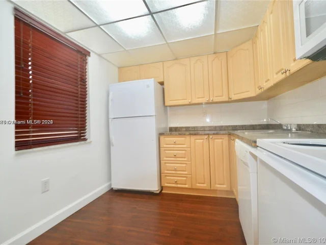 9440 Fontainebleau Blvd # 204, Miami FL 33172