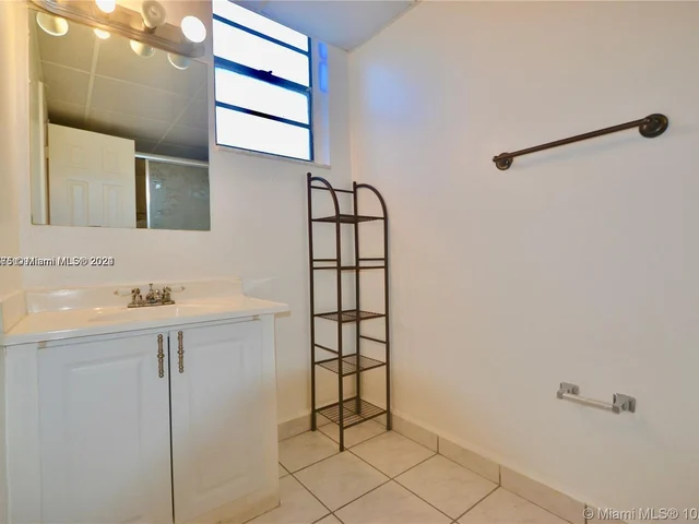 9440 Fontainebleau Blvd # 204, Miami FL 33172