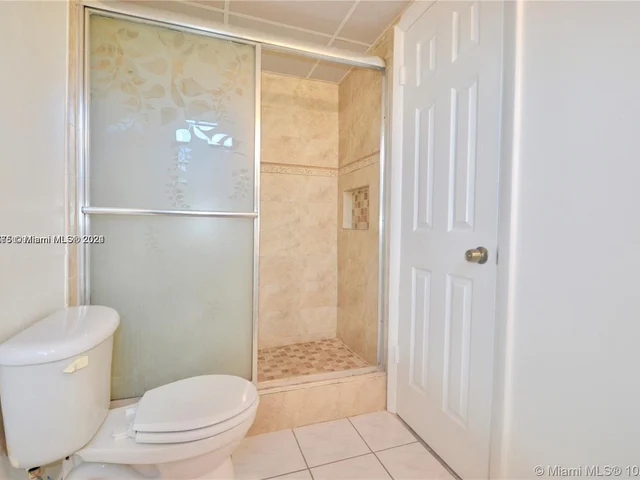 9440 Fontainebleau Blvd # 204, Miami FL 33172