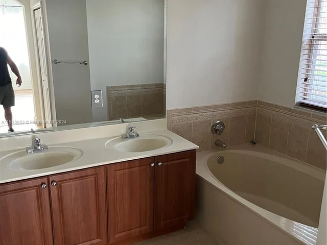 2623 SW 154th Ct, Miami FL 33185