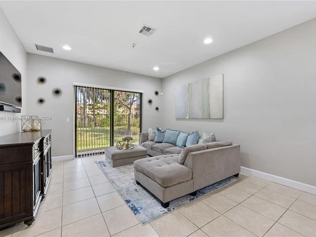 5412 NW 48th Ln, Tamarac FL 33319