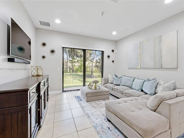 5412 NW 48th Ln, Tamarac FL 33319